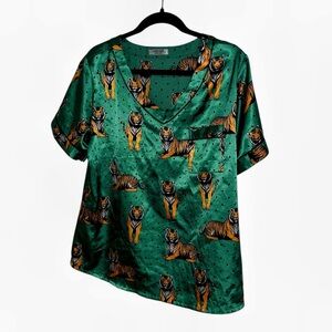 Vibrant Green Name Satin Tiger Print V-Neck Pajama Top Blouse Ekouaer M